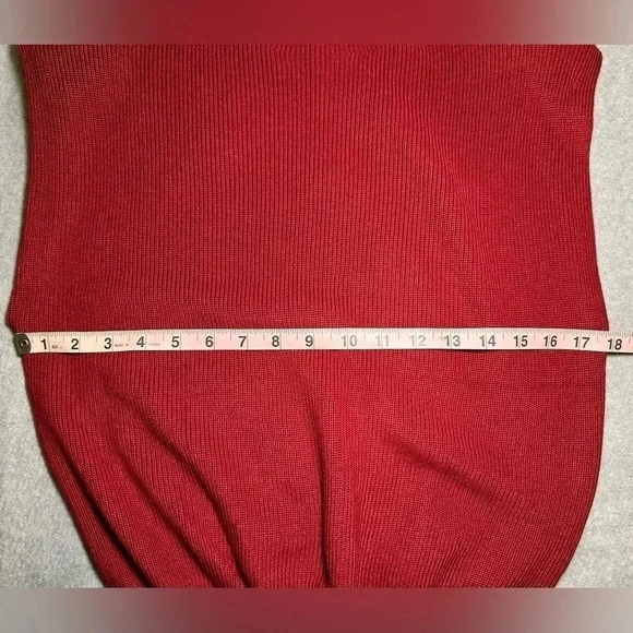 NWT Ellison wine mock neck padded power shoulder top size L - Picture 3 of 8